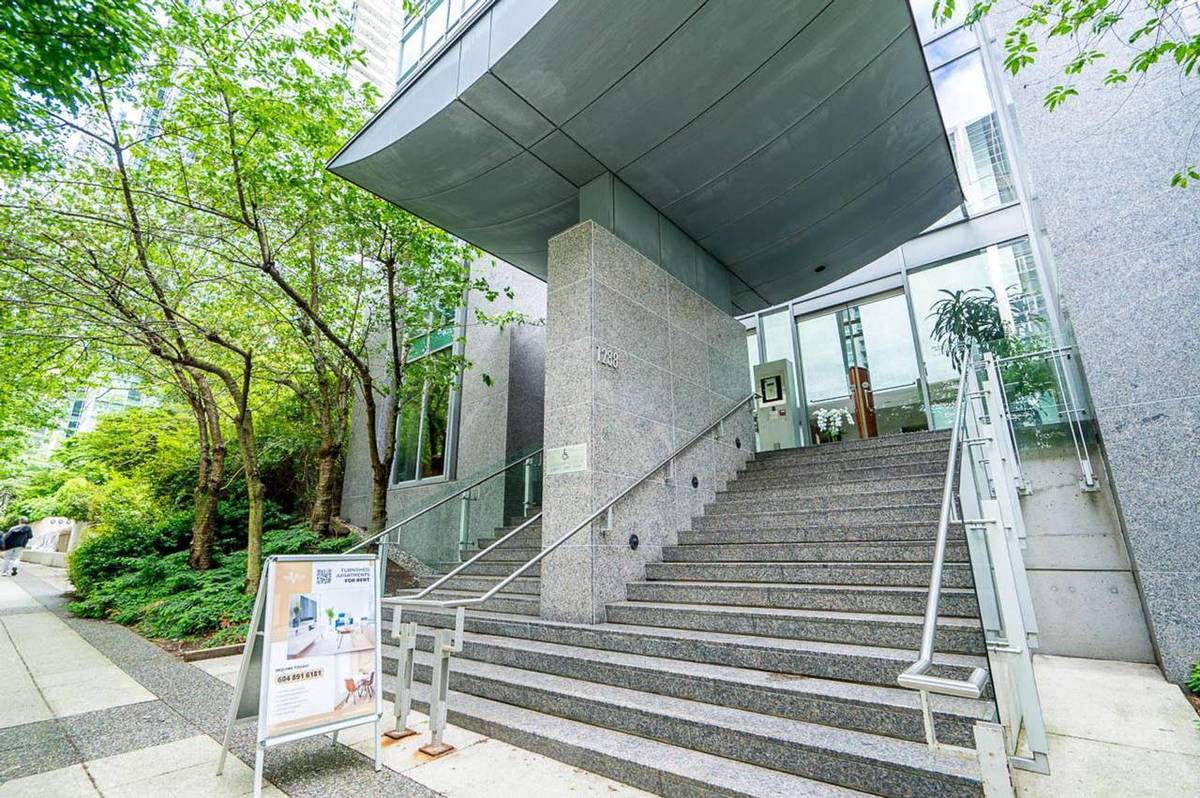 3500 CAD in Vancouver — photo 2