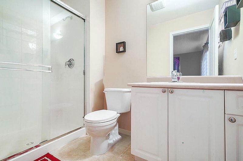Surrey Townhouse for rent - 5 Bedrooms — photo 4