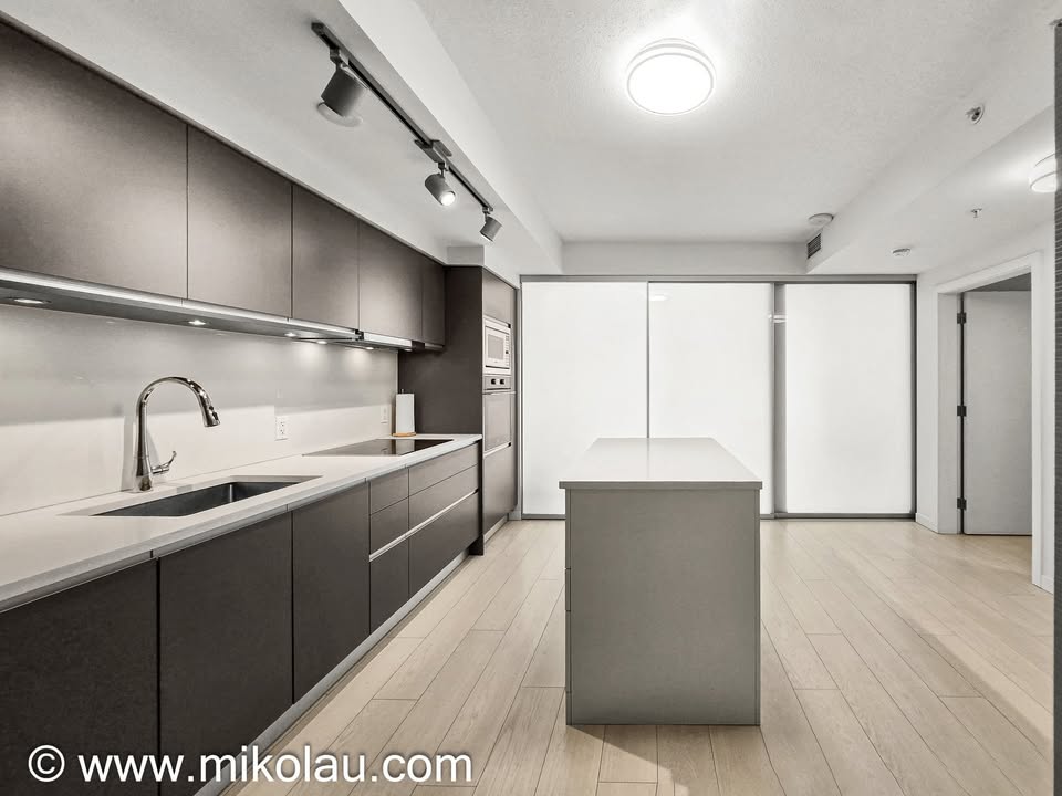 Spacious 2 Bed Apartment in Vancouver for Rent — photo 4