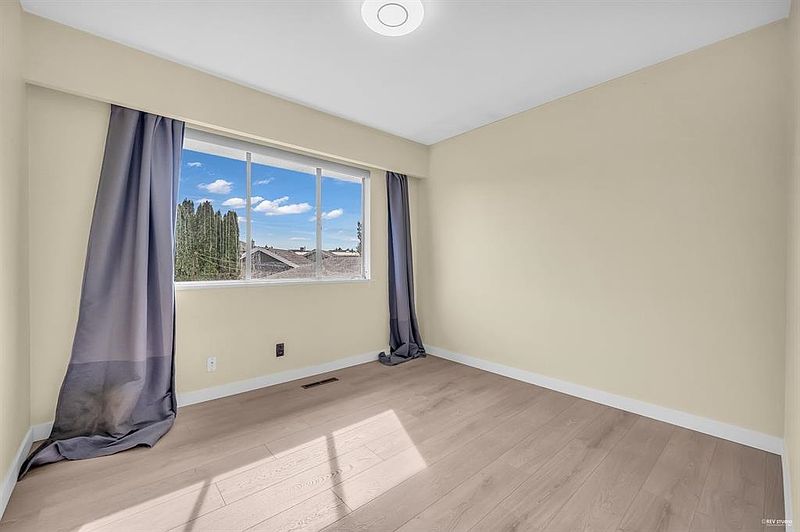 Richmond House for rent - 3 Bedrooms — photo 11