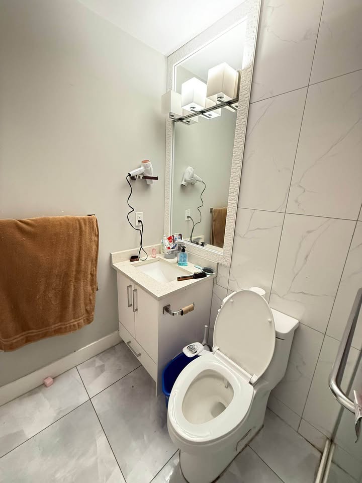 Cozy 2 Bed 2 Bath House for Rent in Surrey — photo 6