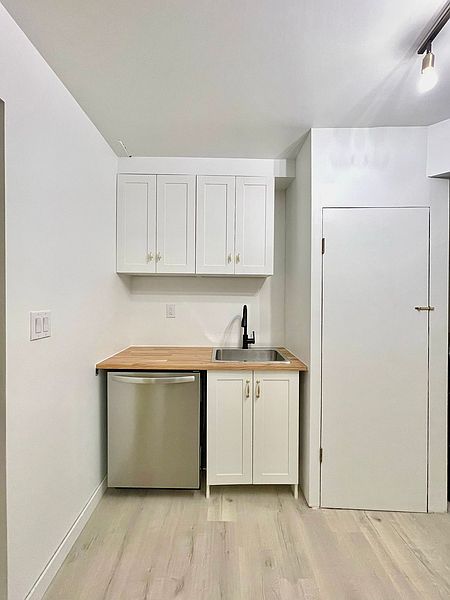 Burnaby Apartment for rent - 3 Bedrooms — photo 2
