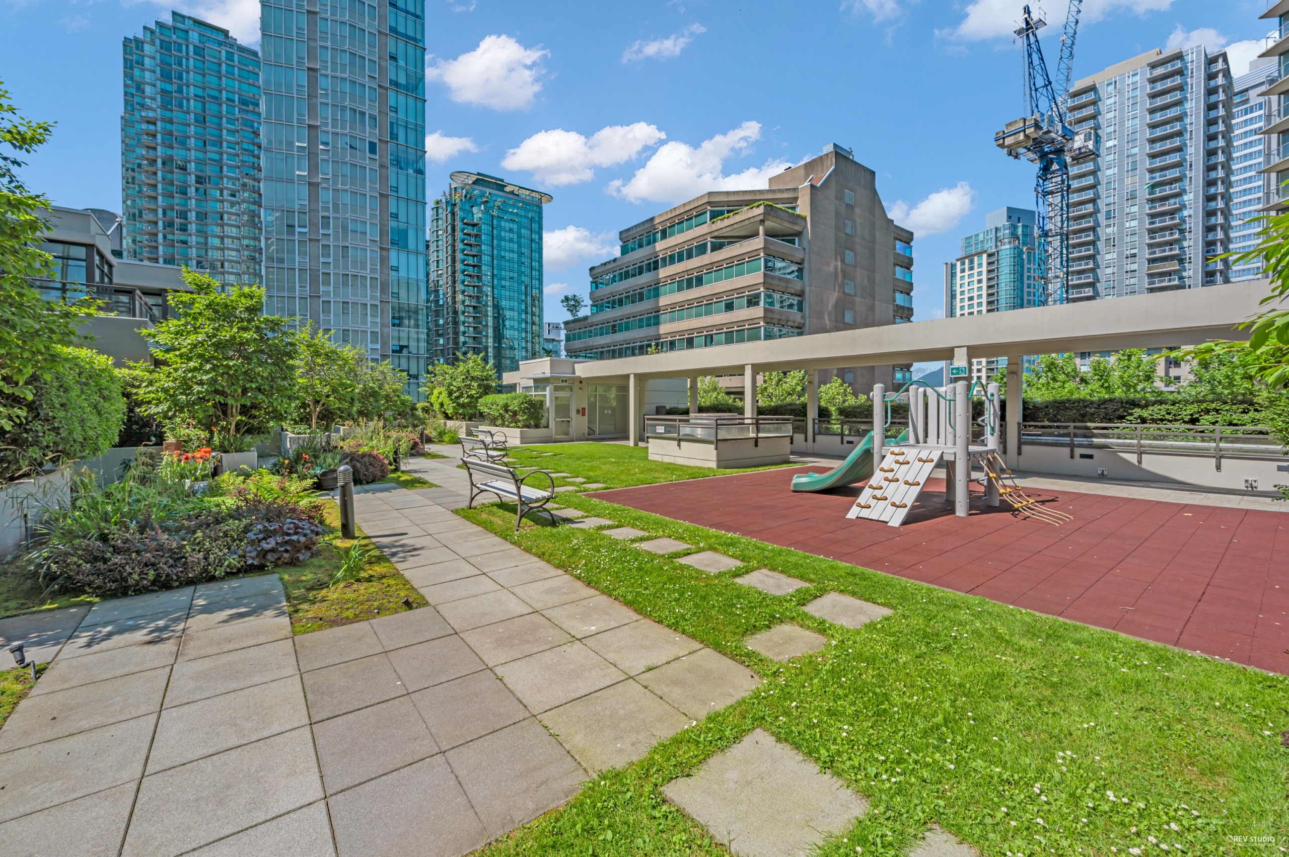 6300 CAD in Vancouver — photo 32