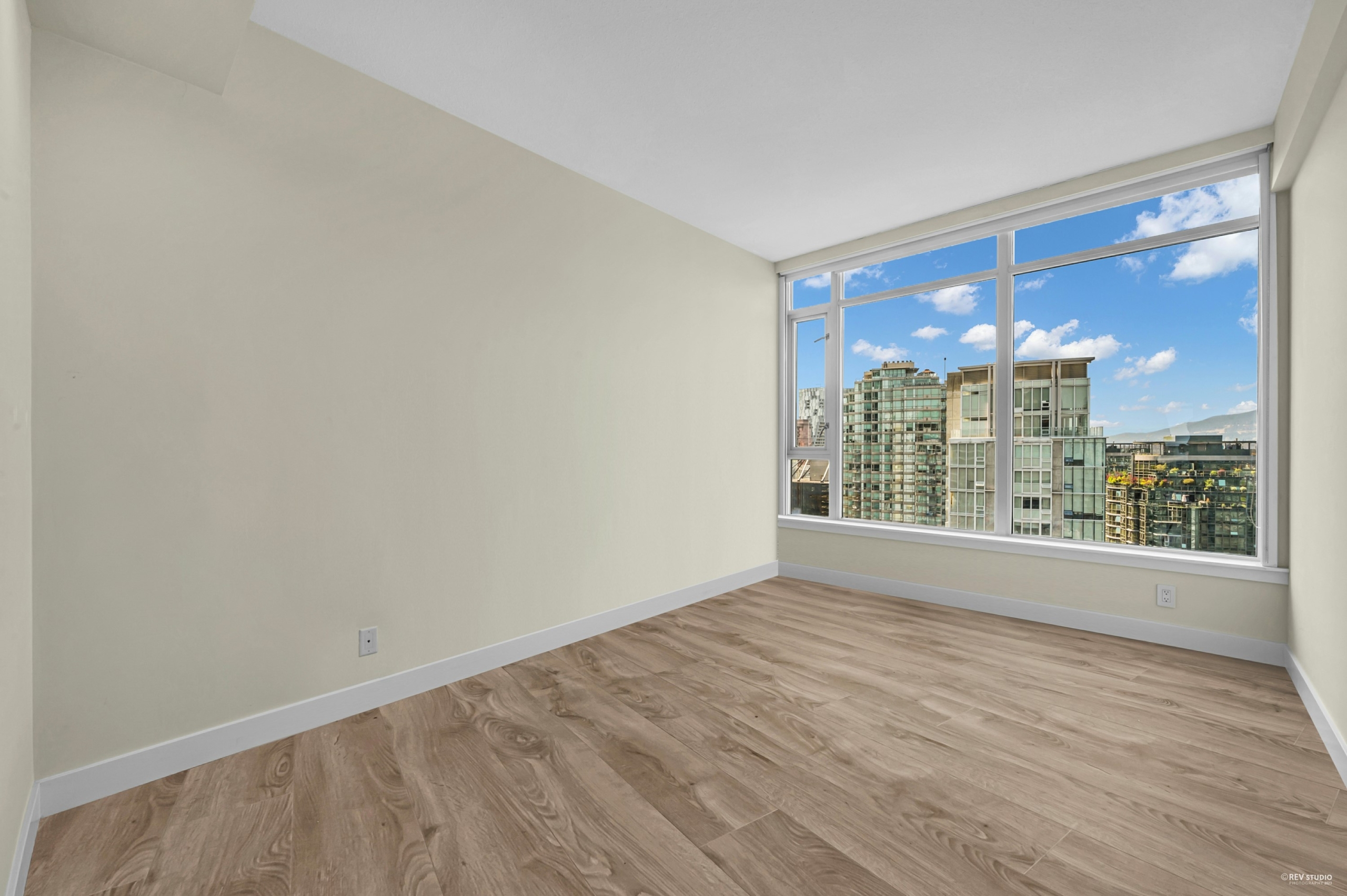 6300 CAD in Vancouver — photo 13