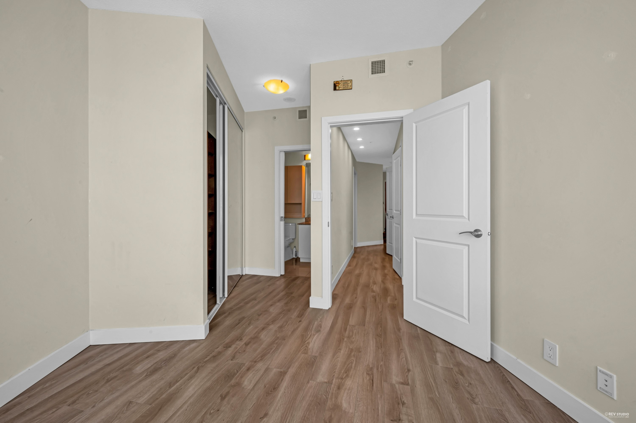 6300 CAD in Vancouver — photo 24