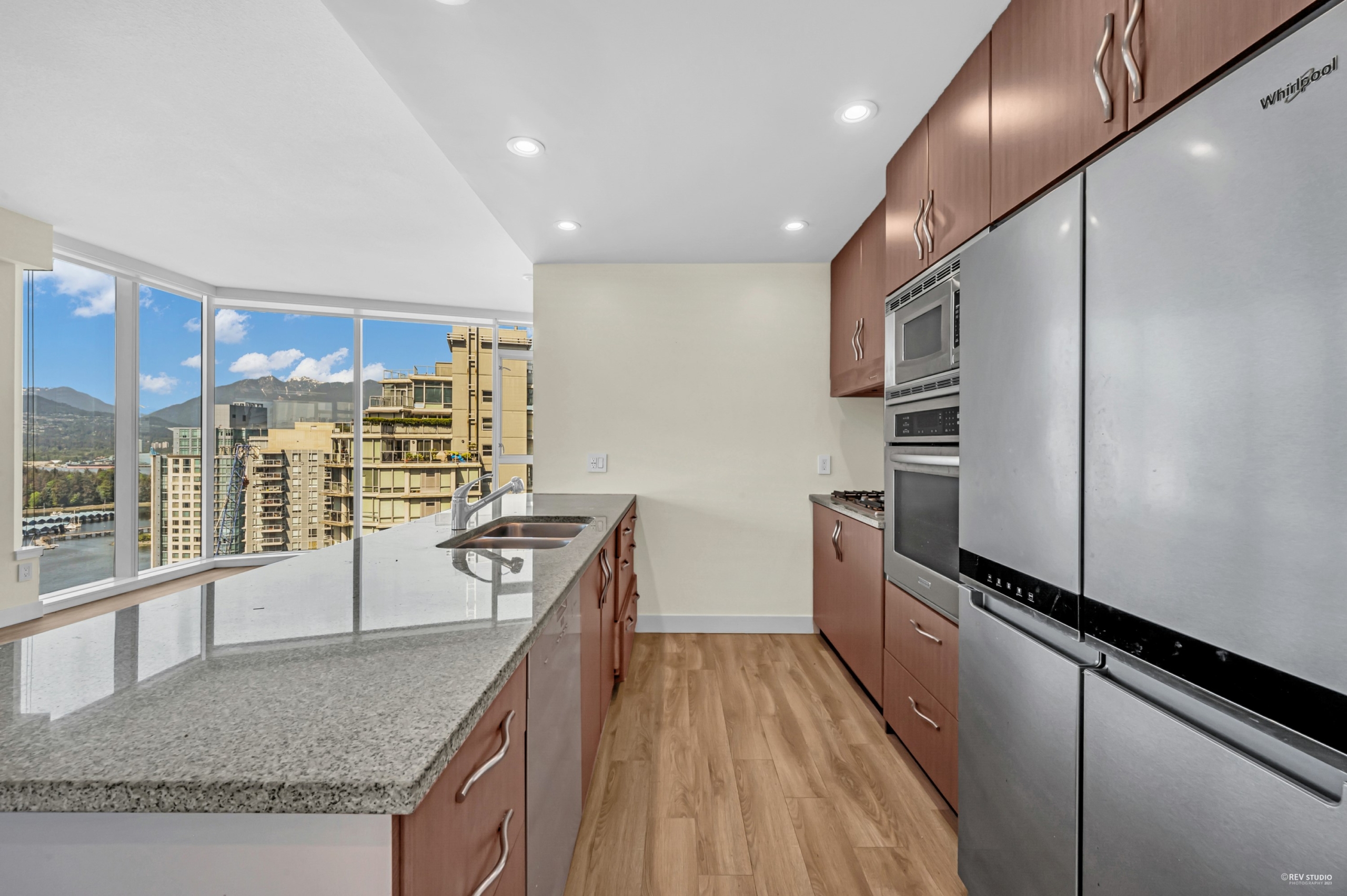 6300 CAD in Vancouver — photo 16