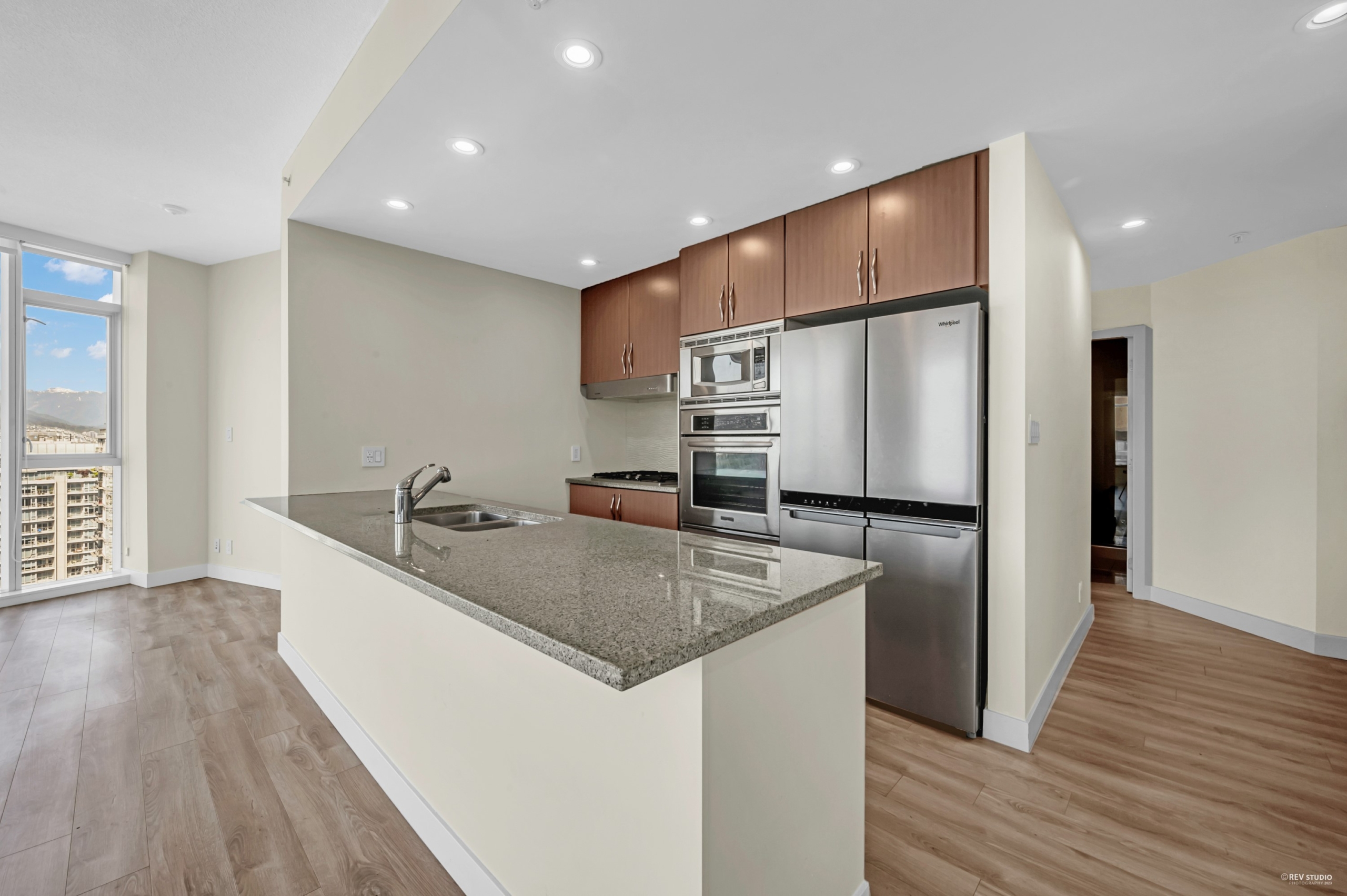 6300 CAD in Vancouver — photo 15