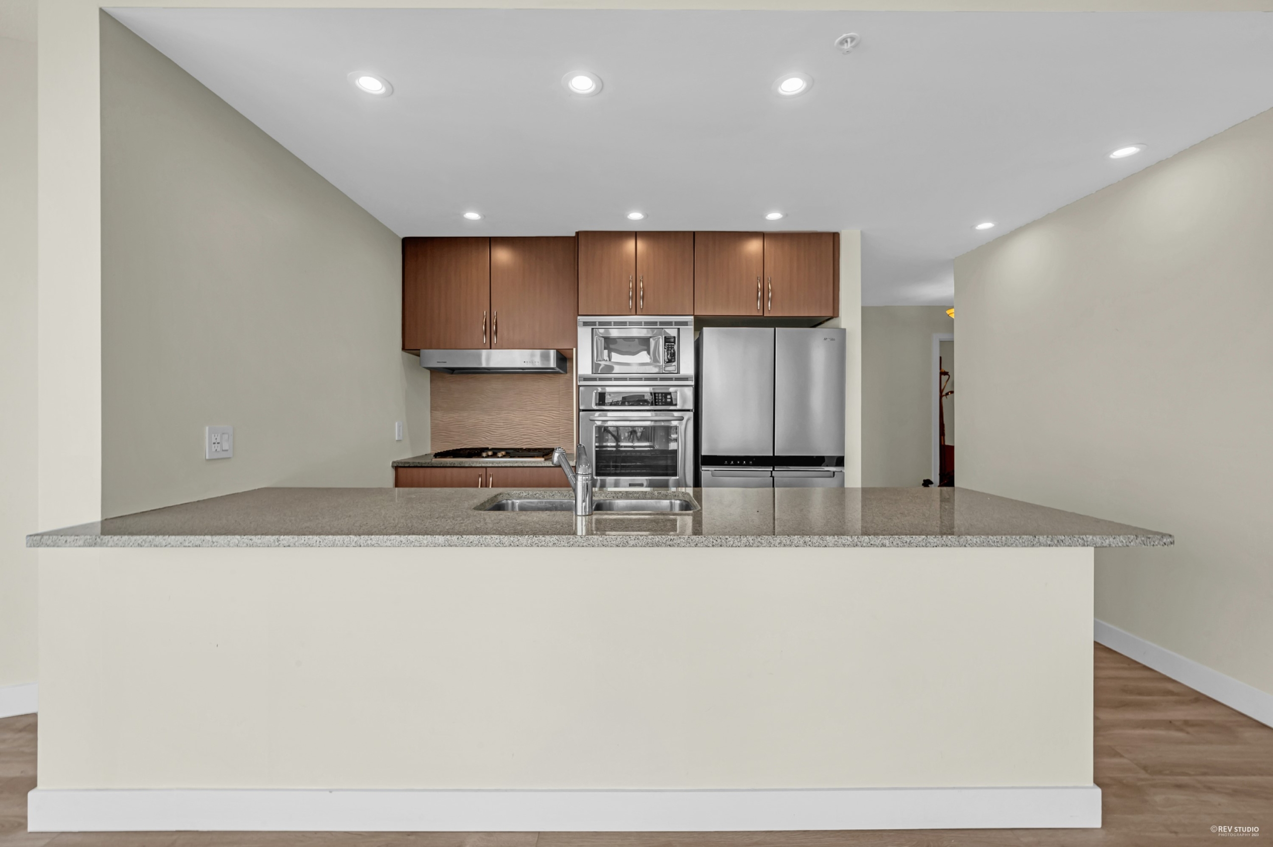 6300 CAD in Vancouver — photo 14