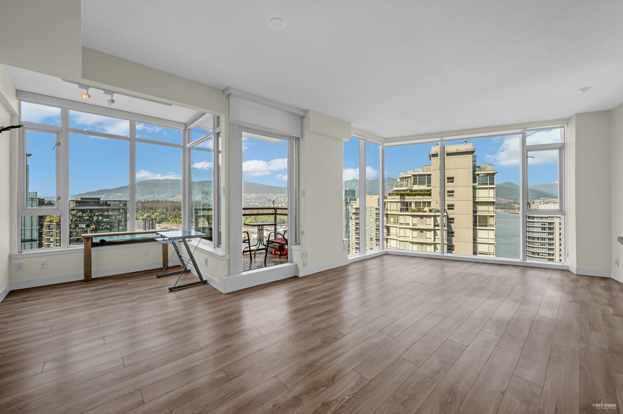 6300 CAD in Vancouver — photo 11