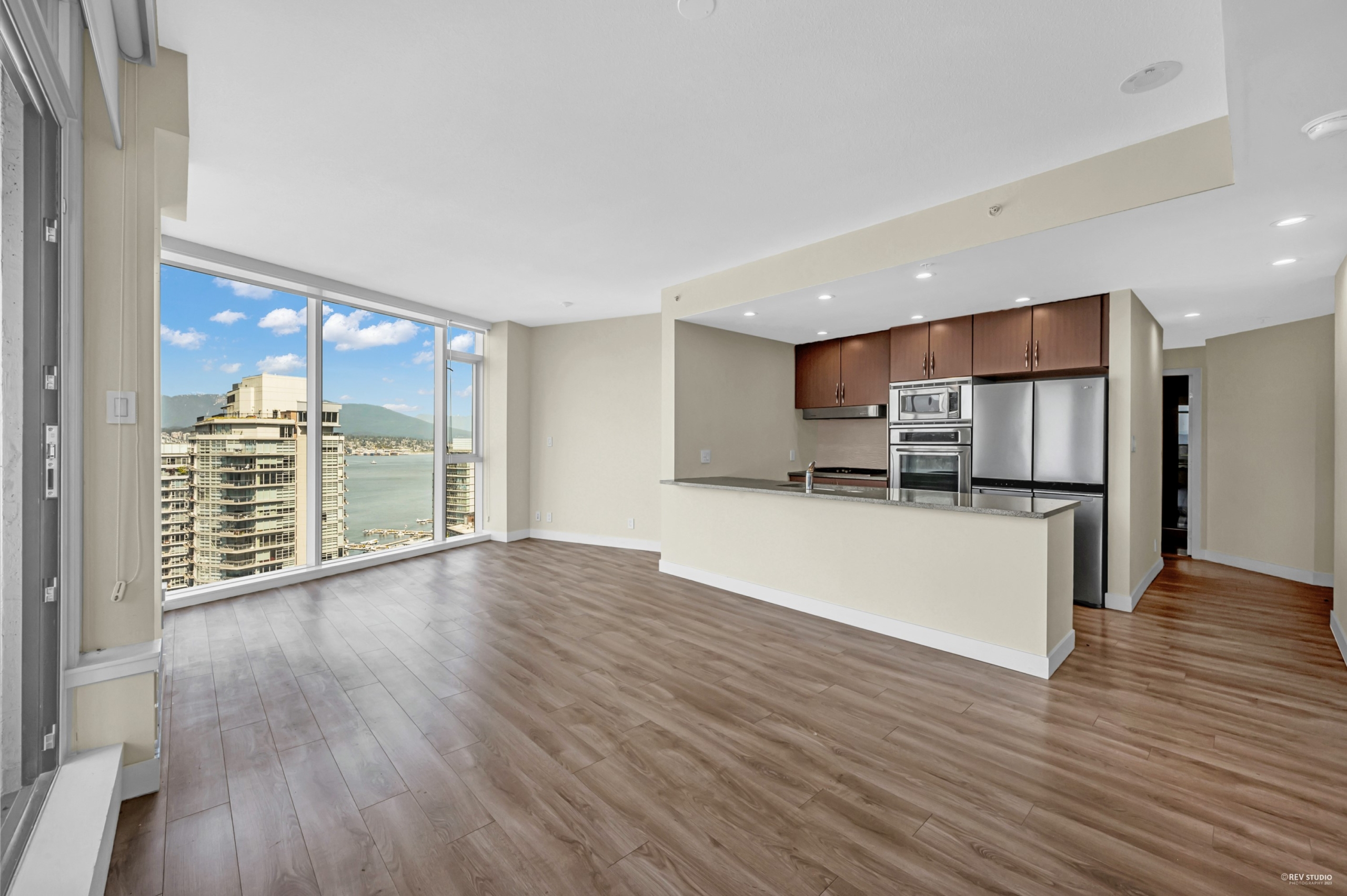 6300 CAD in Vancouver — photo 19
