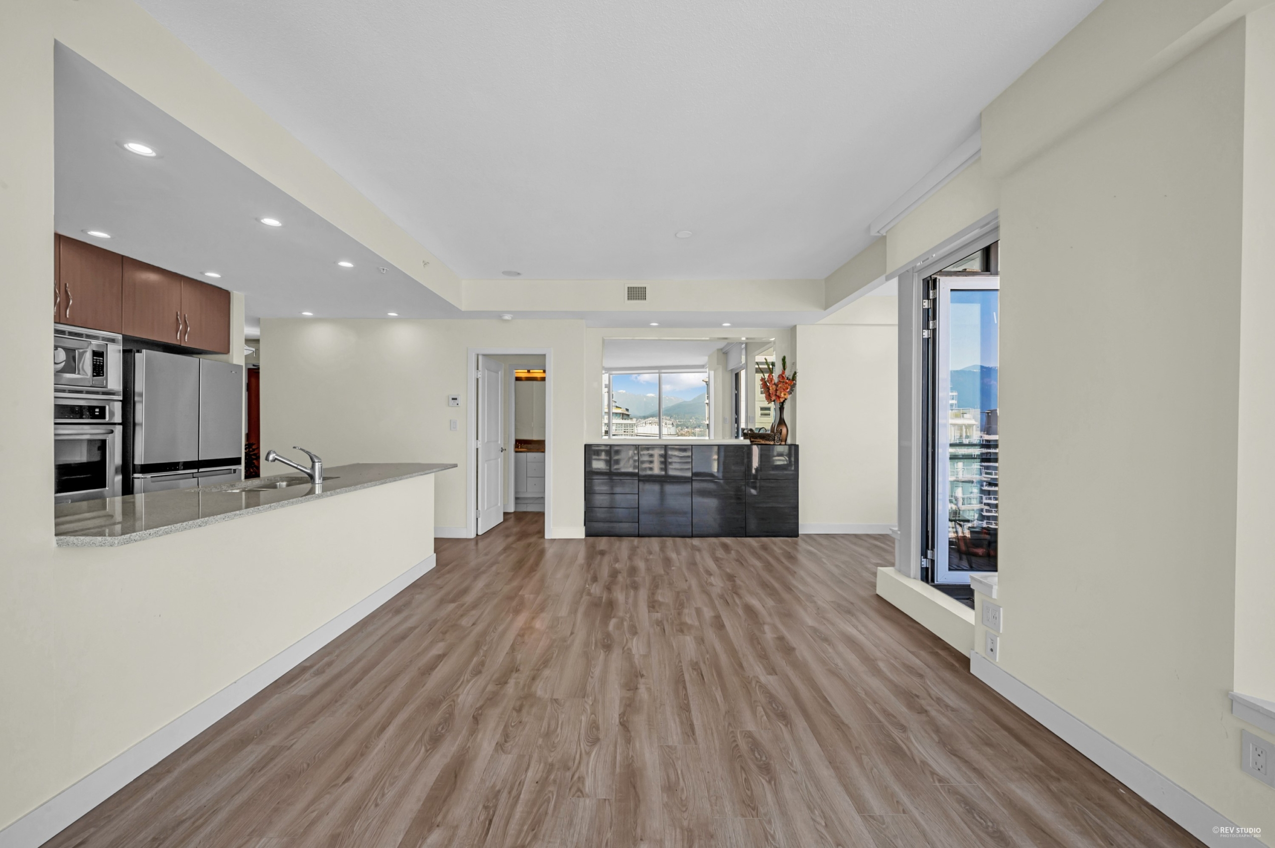 6300 CAD in Vancouver — photo 8