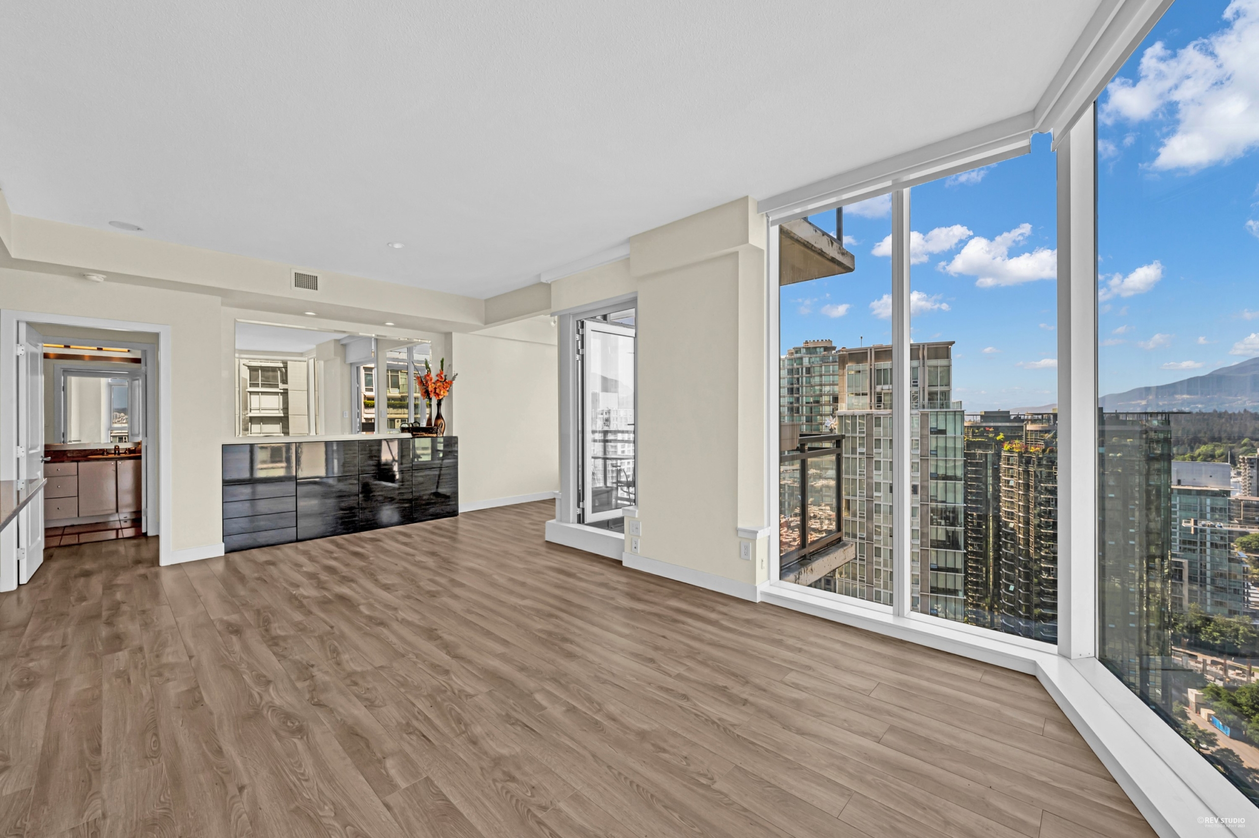 6300 CAD in Vancouver — photo 7