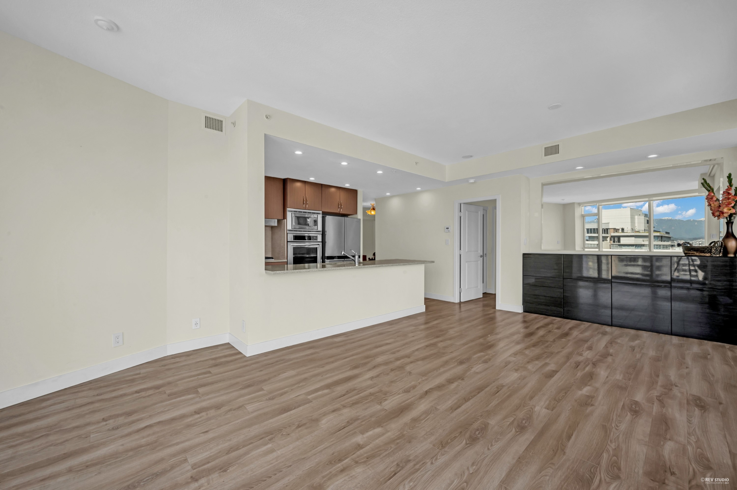 6300 CAD in Vancouver — photo 9