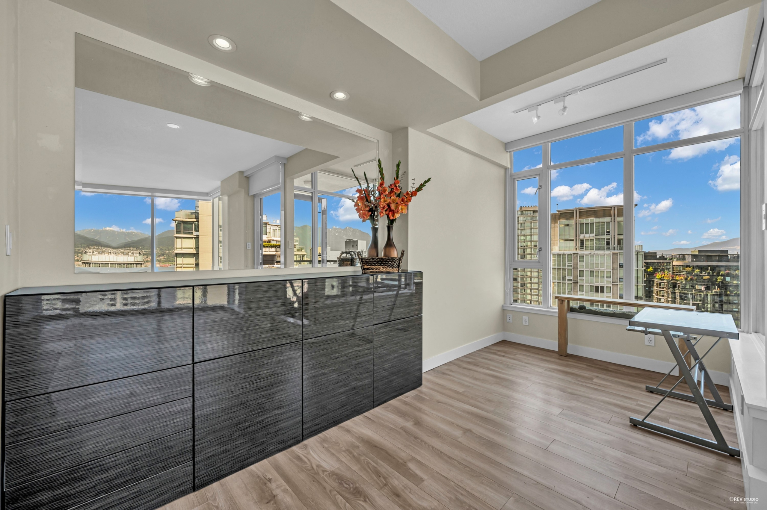 6300 CAD in Vancouver — photo 10