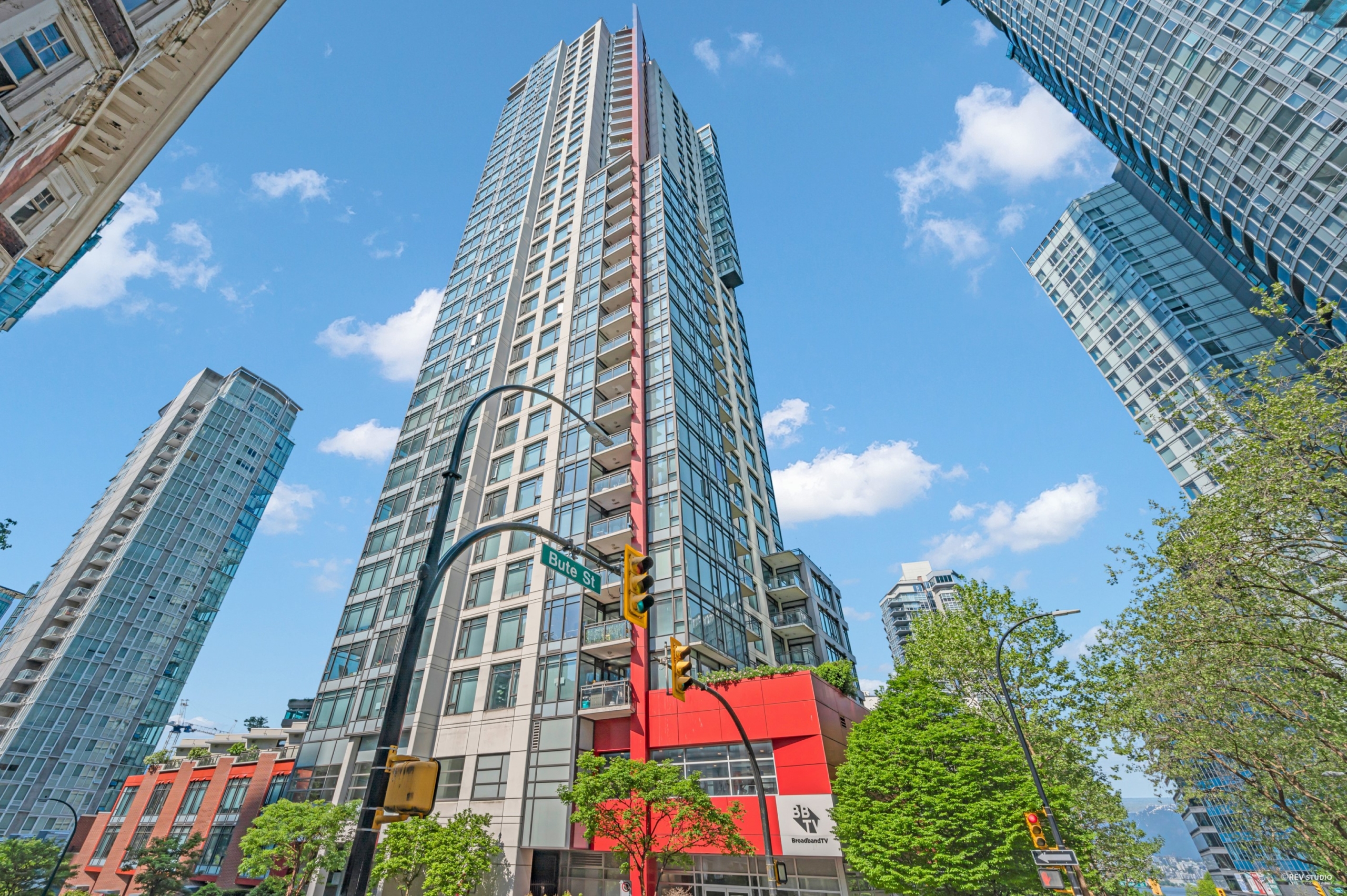 6300 CAD in Vancouver — photo 33