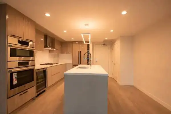 #618–1526 Finlay St, White Rock, BC | 2BD + Den / 2BA Luxury Condo — photo 2