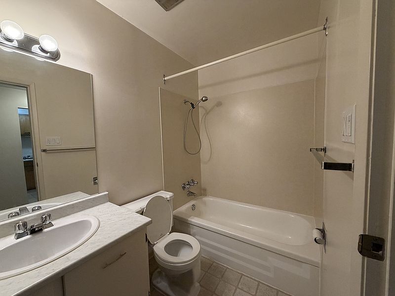 New Westminster Apartment for rent - 0 Bedrooms — photo 6