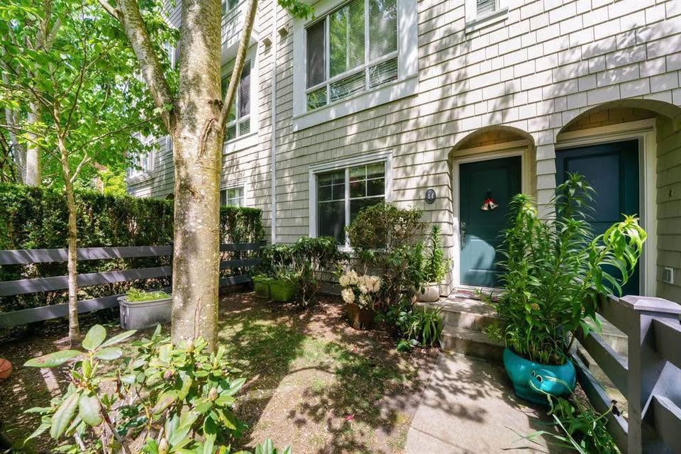Spacious 4 Bedroom Townhouse in Surrey — photo 15