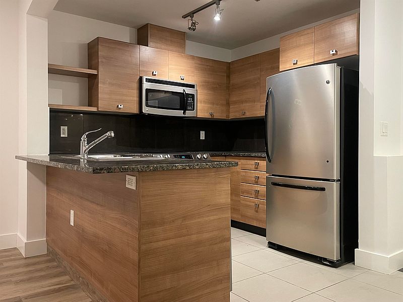 Surrey Apartment for rent - 2 Bedrooms — photo 7