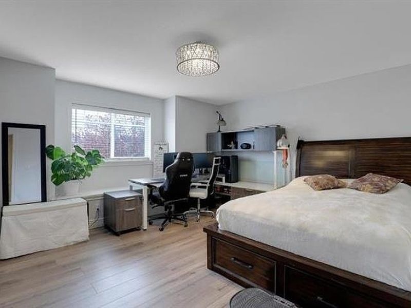 Surrey House for rent - 5 Bedrooms — photo 17