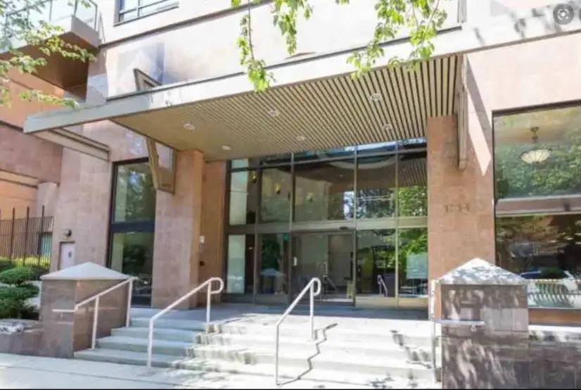 1189 Howe St, Vancouver, BC | 1BD + Den / 1 BA | Downtown Vancouver — photo 2