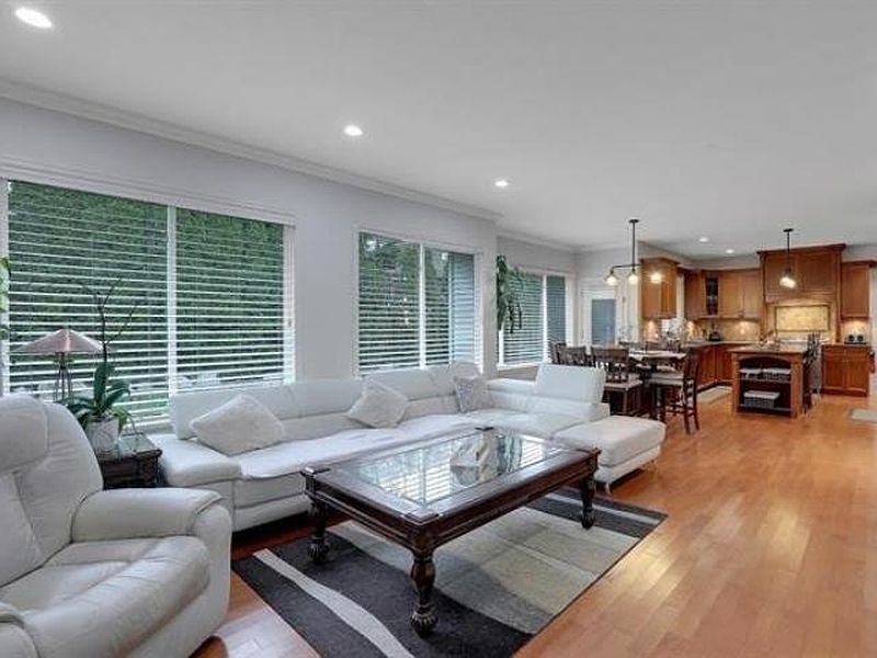 Surrey House for rent - 5 Bedrooms — photo 5