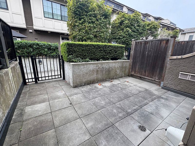 Vancouver Townhouse for rent - 3 Bedrooms — photo 2