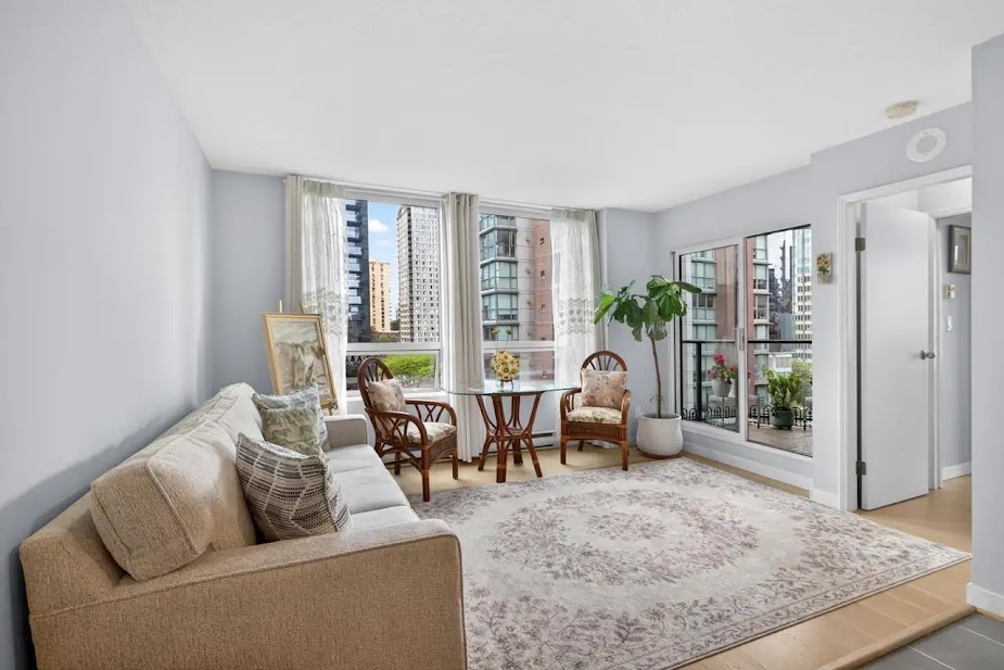 811 Helmcken St, Vancouver | 2BR/2BA Condo — photo 3