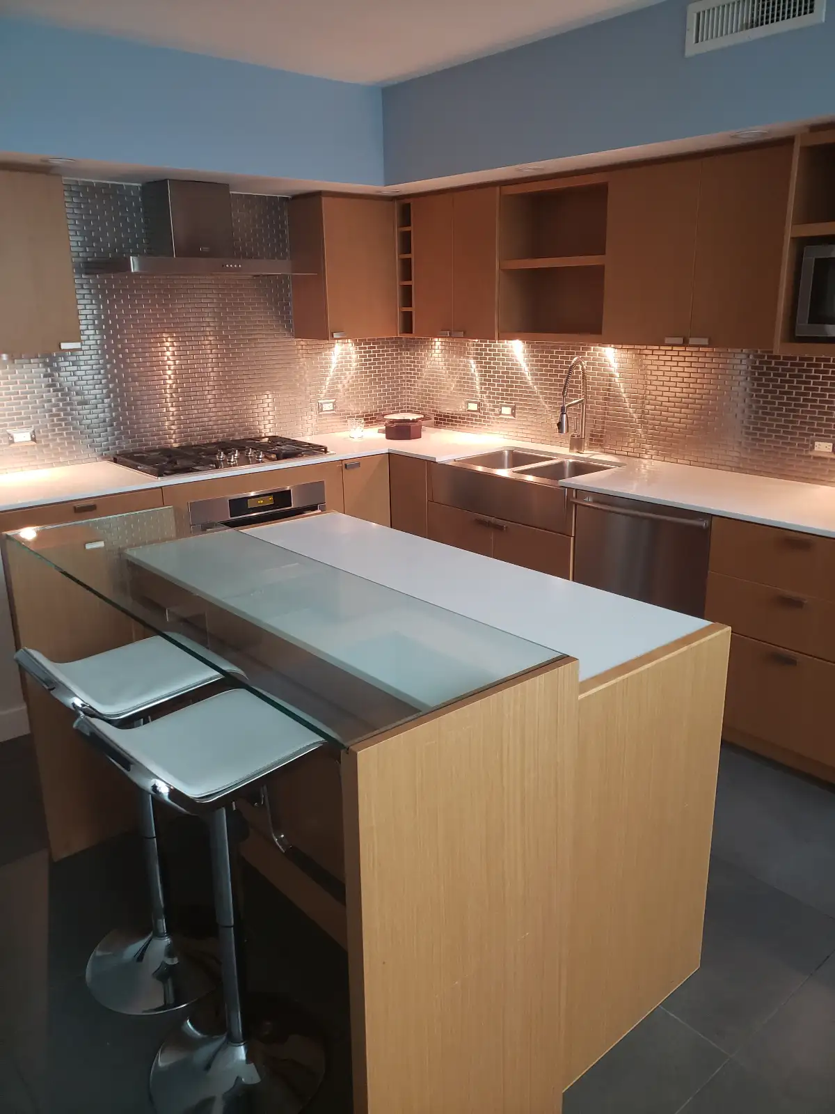 1168 Richards St, Vancouver | 1BR+Den/2BA Furnished Townhouse — photo 5
