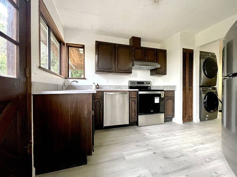 Burnaby Apartment for rent - 3 Bedrooms — photo 30