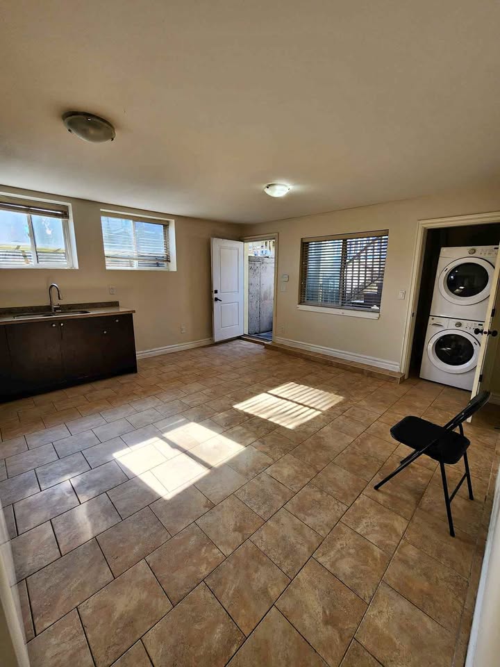 Spacious 3-Bedroom Basement Suite in Surrey — photo 2