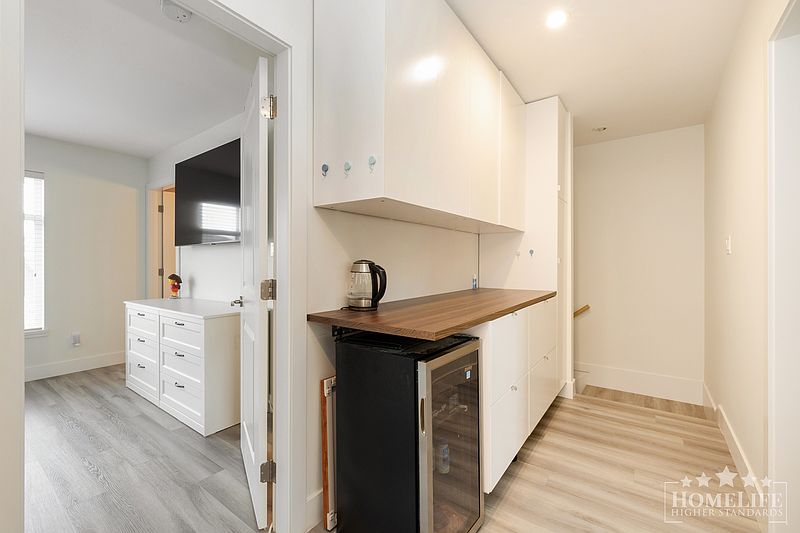 Surrey Townhouse for rent - 3 Bedrooms — photo 15