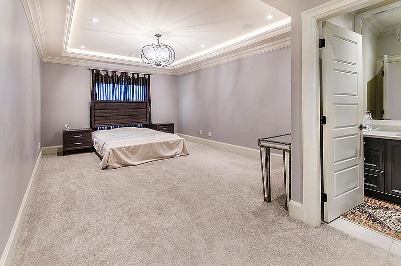 Surrey House for rent - 5 Bedrooms — photo 20