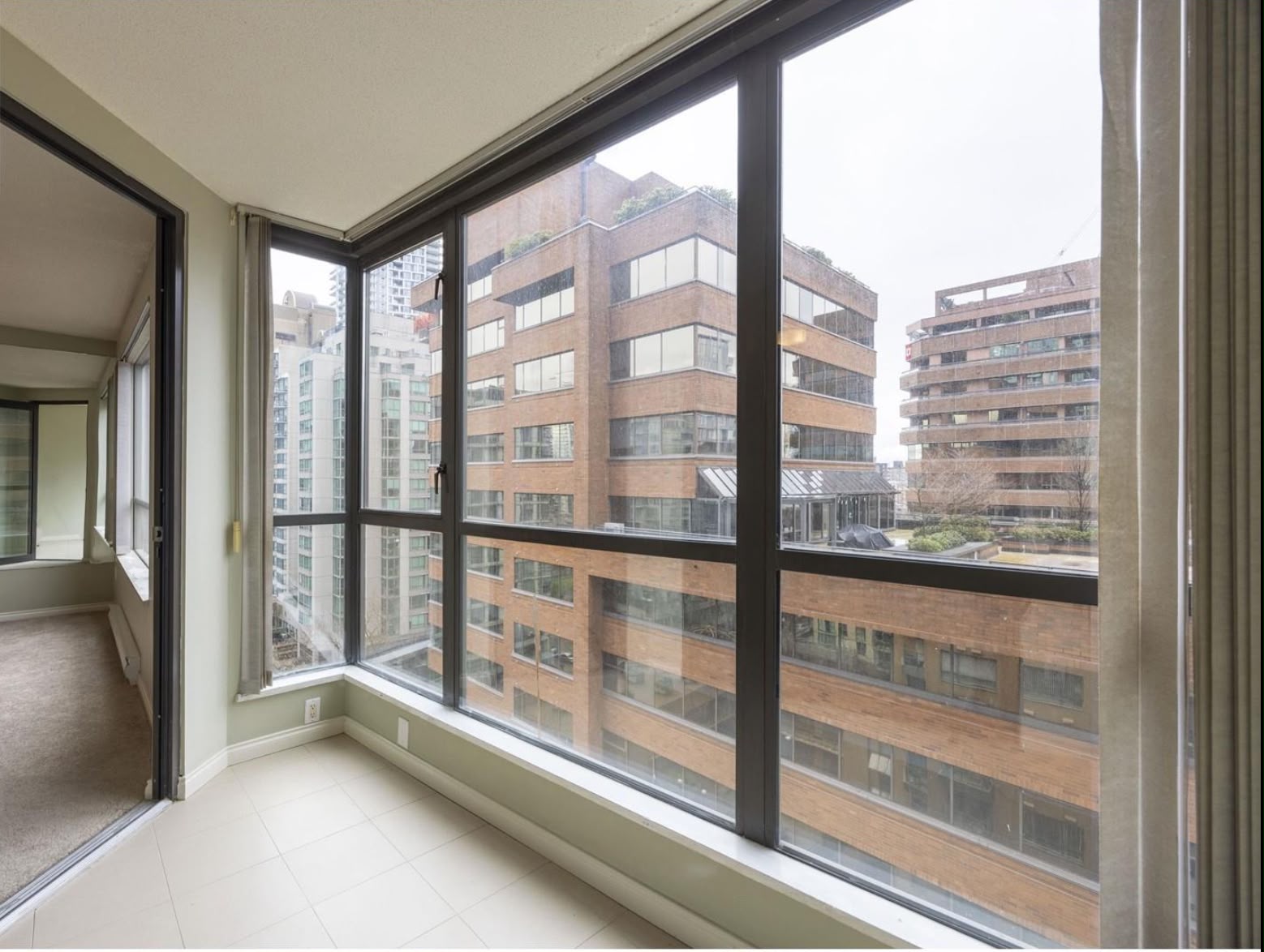 1189 Howe St, Vancouver, BC | 1BD + Den / 1 BA | Downtown Vancouver — photo 13
