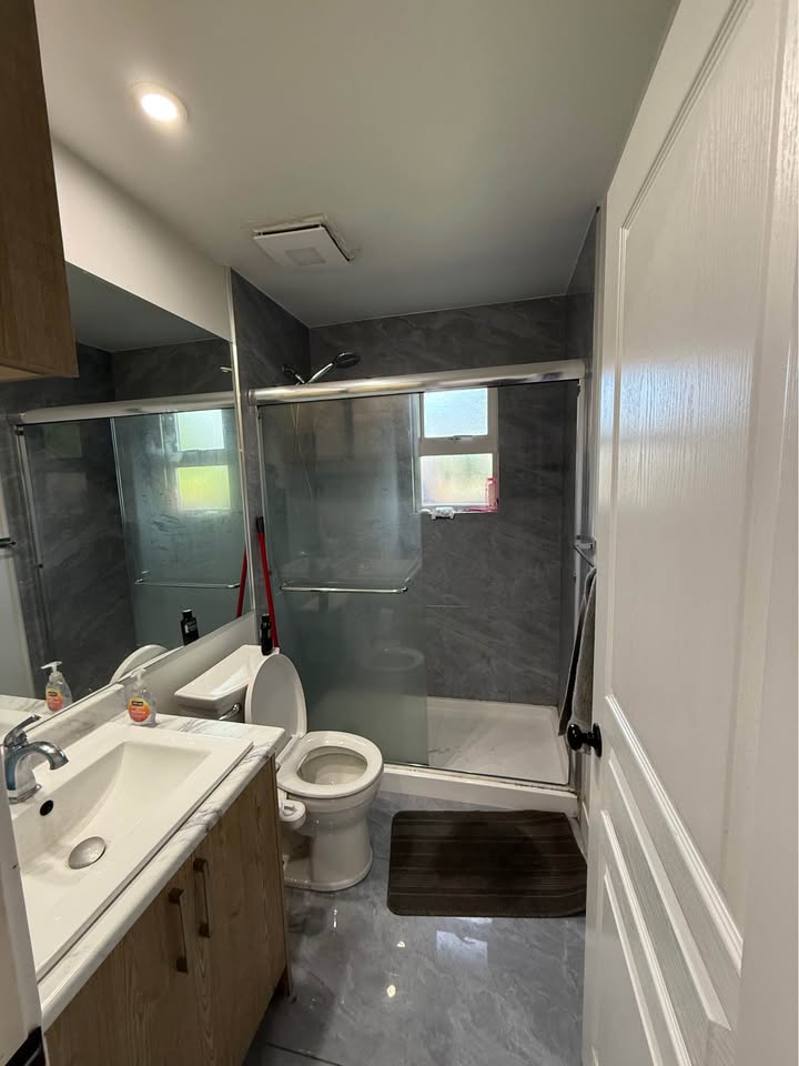 2 Bedroom House for Rent in Surrey - CA$450 — photo 7