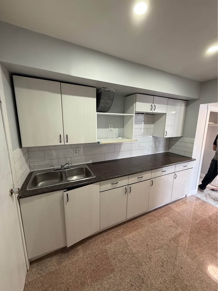 Charming 1 Bed Apartment in Abbotsford — photo 6