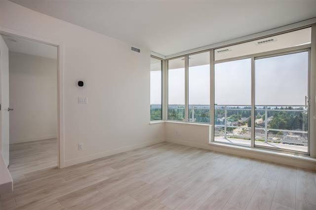 Modern 1-Bed Apartment in Surrey - $1,950/month — photo 7