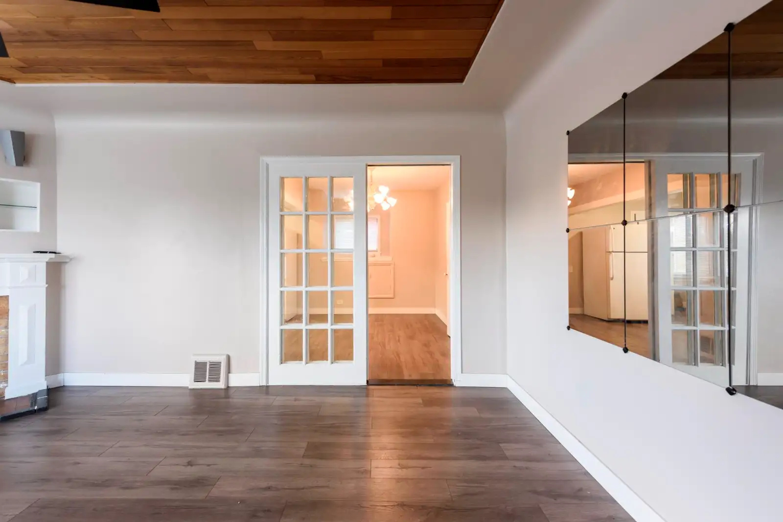 $2999 | 4525 Knight St, Vancouver, BC | 2BD/1BA | Upper House — photo 5