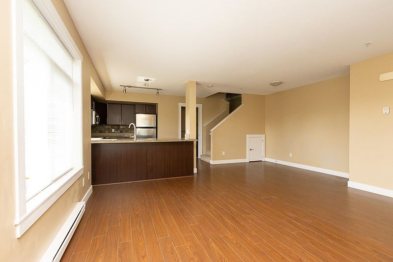 Burnaby Townhouse for rent - 2 Bedrooms — photo 2