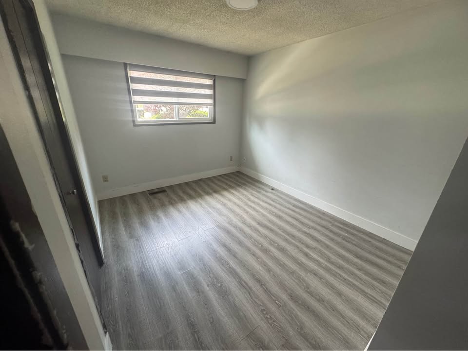 Spacious 4 Beds, 2 Baths House for Rent in Surrey — photo 13