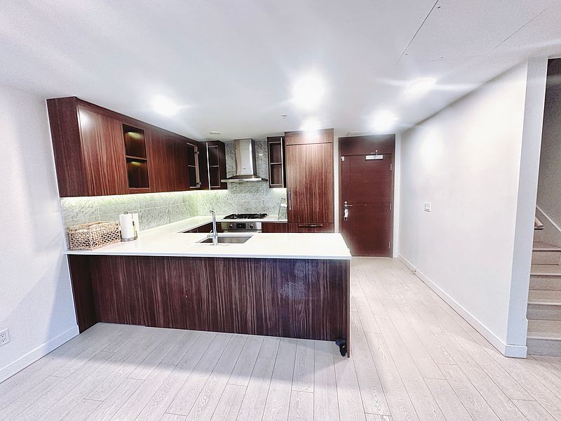 Richmond Townhouse for rent - 2 Bedrooms — photo 23