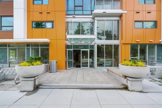 Modern 1-Bed Apartment in Surrey - $1,950/month — photo 18