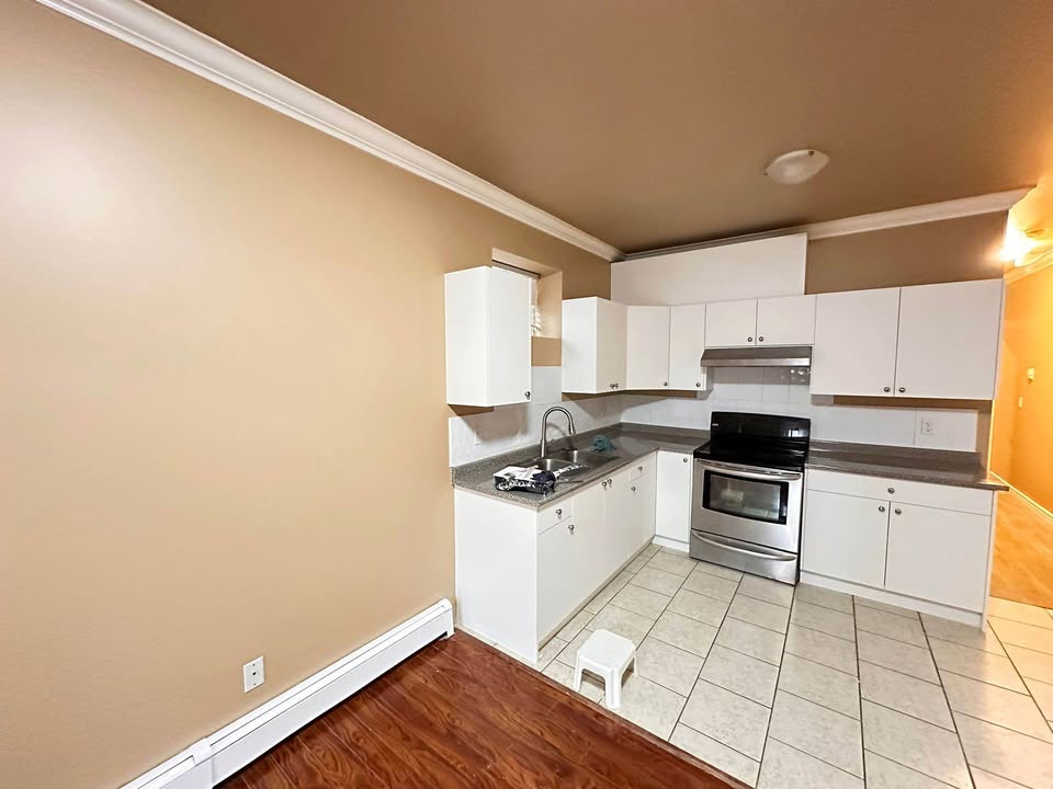 Renovated 2-Bedroom Apartment in Surrey in Surrey