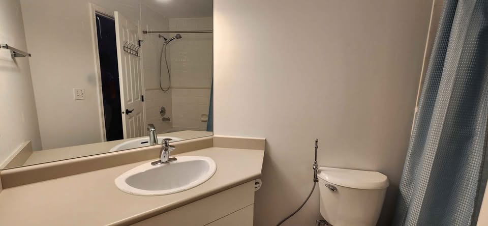 Spacious 2 Bed Townhouse for Rent in Surrey — photo 11