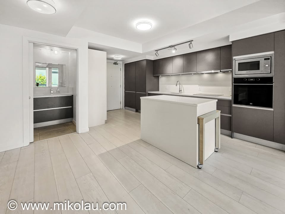 Spacious 2 Bed Apartment in Vancouver for Rent — photo 19