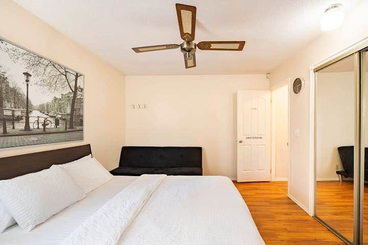 Cozy Private Bedroom for Rent in Surrey in Surrey