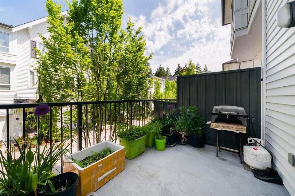 Spacious 4 Bedroom Townhouse in Surrey — photo 9