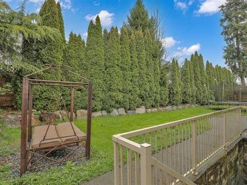 Surrey House for rent - 5 Bedrooms — photo 22