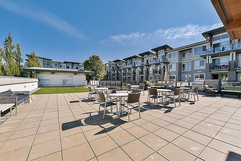 Surrey Apartment for rent - 2 Bedrooms — photo 13