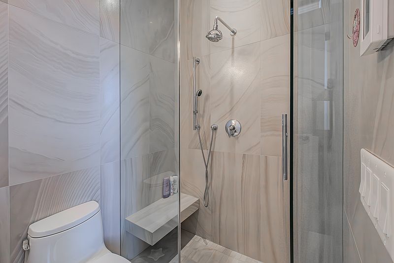 Vancouver Apartment for rent - 4 Bedrooms — photo 8